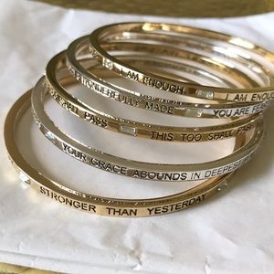 Premier Designs 5 piece bangle set.